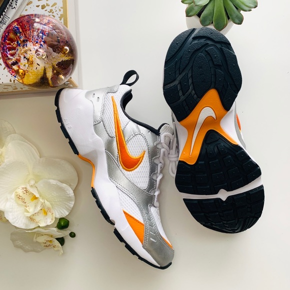 Nike Air Heights - Picture 8 of 9